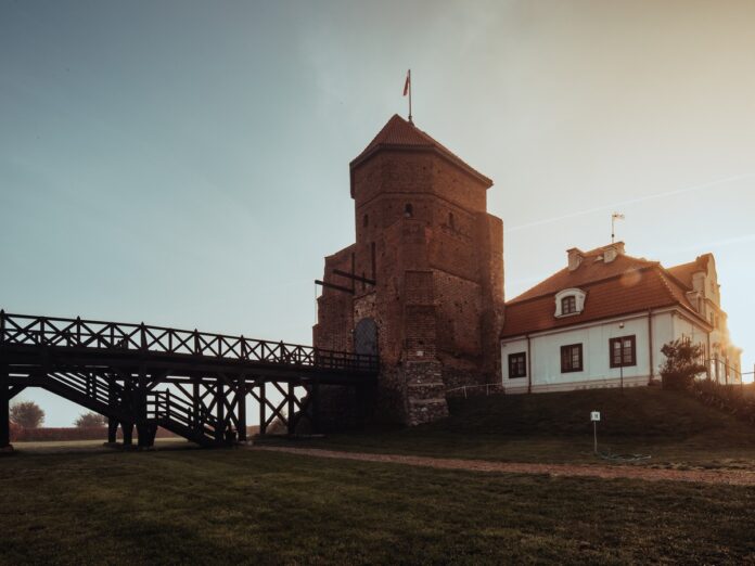 Widok na zamek w Liwie