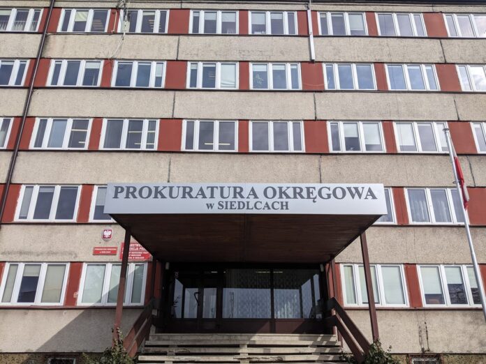 Na zdjęciu wejście do budynku Prokuratury Okręgowej w Siedlcach